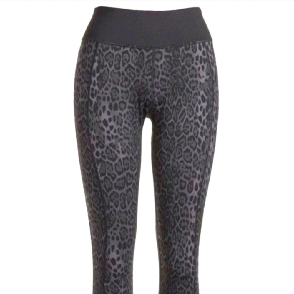Betsey Johnson - Black Leopard Print Capri Leggings